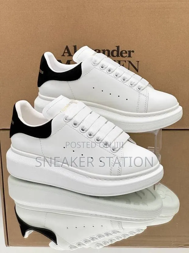 Alexander McQueen White/Black Sneaker · Photo 1