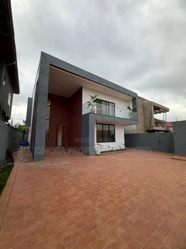 5bdrm Duplex in North Legon for sale · Photo 1