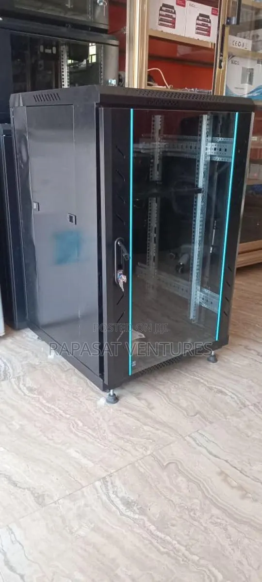 18u Rack With Fan, Tray, Pdu and Wheels · Photo 1