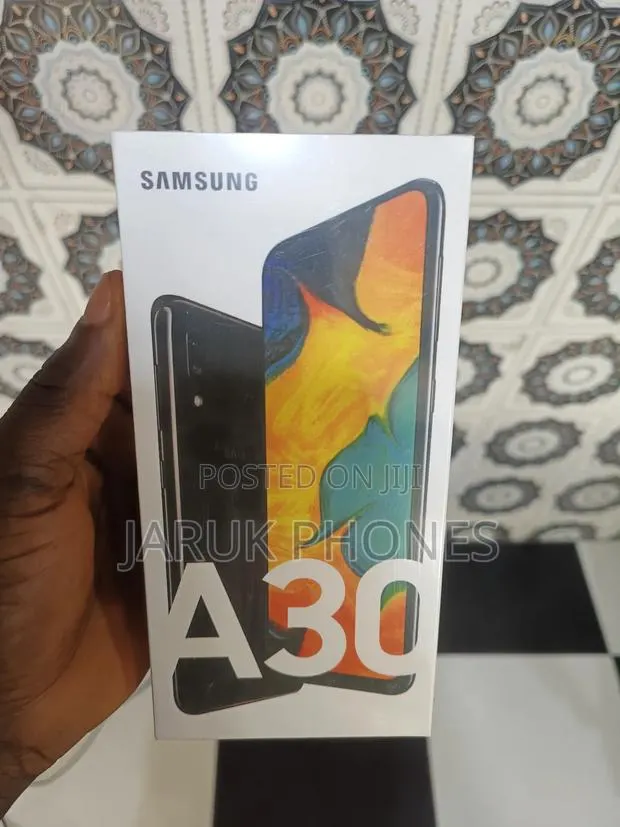 New Samsung Galaxy A30 64 GB Black · Photo 1