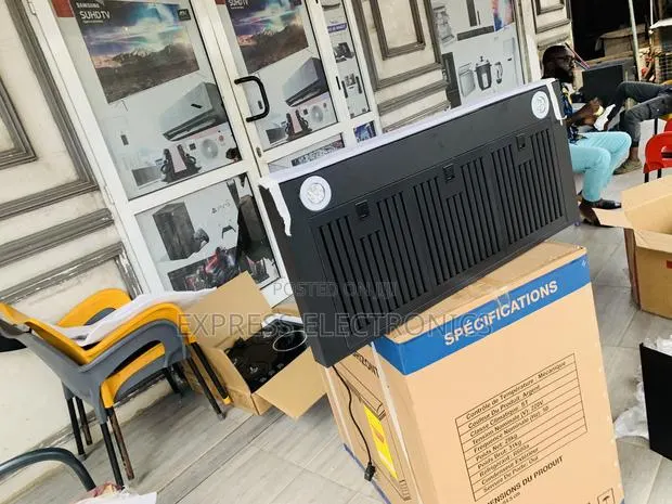 Hot Deals on Kenwood Range Hood Extract 90cm · Photo 1