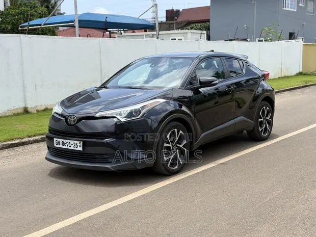 Toyota C-HR LE FWD 2019 Black · Photo 1