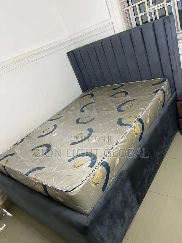 Luxury Bed Set With Latex Mattress & Bench – Like New! · Photo 1