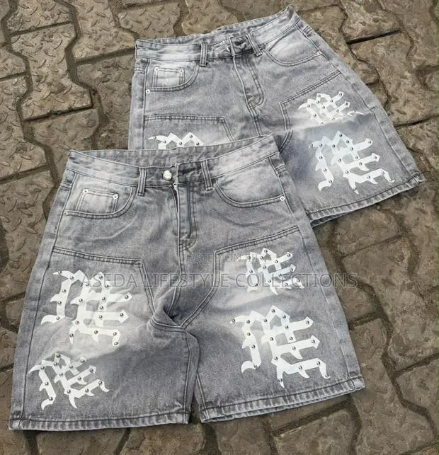 Solid Short Jeans · Photo 1