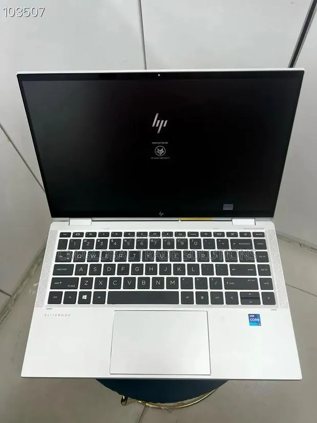 New Laptop HP EliteBook 1040 G8 16GB Intel Core i7 SSD 512GB · Photo 1