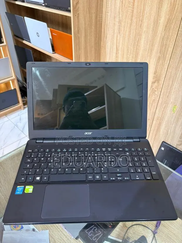 Laptop Acer Aspire E5-571PG 8GB Intel Core i3 HDD 1T · Photo 1