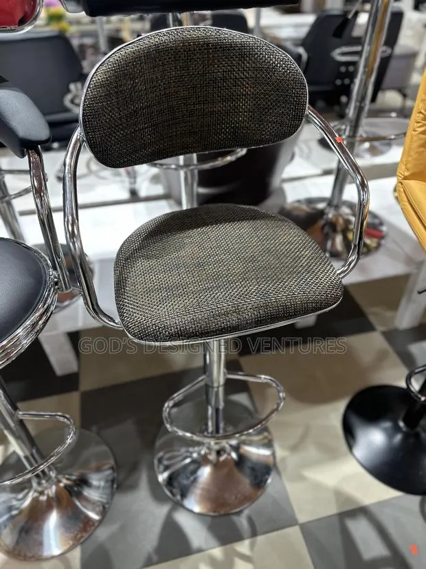 Solid Bar/Saloon Chair · Photo 1