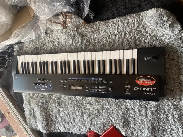 Roland Juno D Synthesizer Keyboard · Photo 1