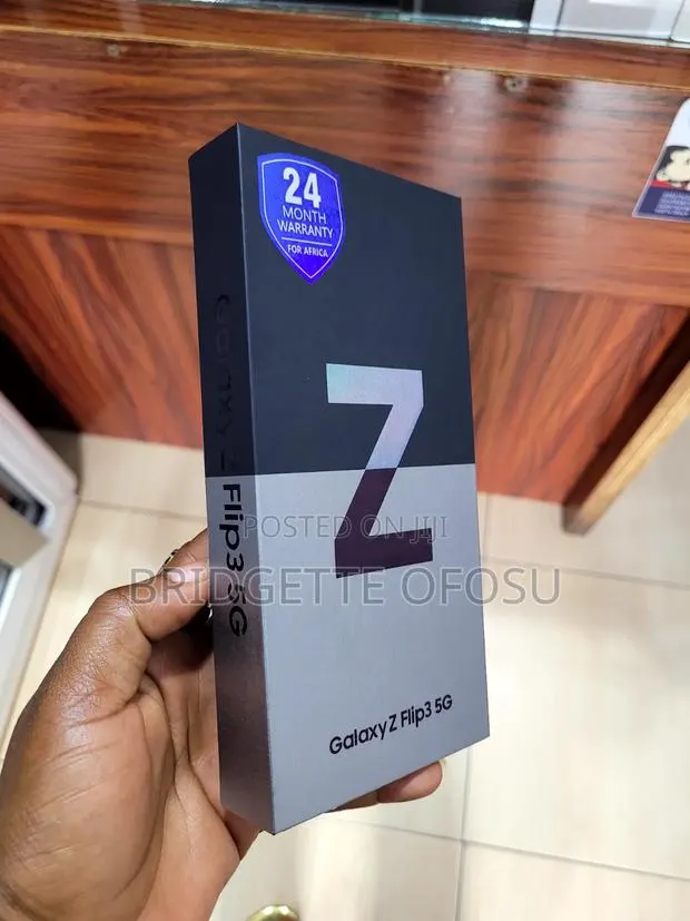 New Samsung Galaxy Z Flip3 5G 128 GB Black · Photo 1