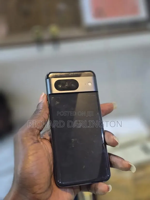 Google Pixel 8 128 GB Black · Photo 1