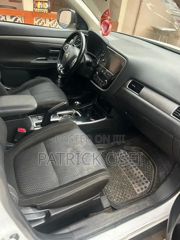 Mitsubishi Outlander 2017 White · Photo 1