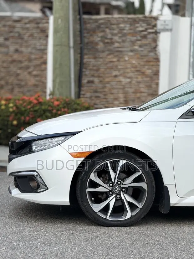 Honda Civic Touring Sedan 2020 White · Photo 1