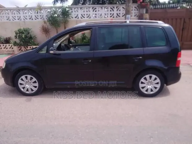 Volkswagen Touran 2008 Black · Photo 1