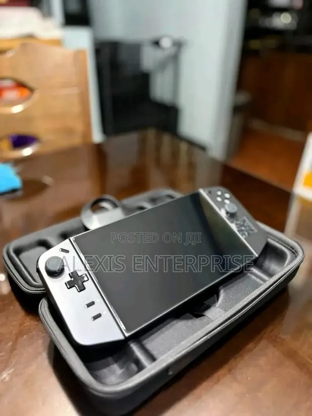 Gaming Hand Console · Photo 1