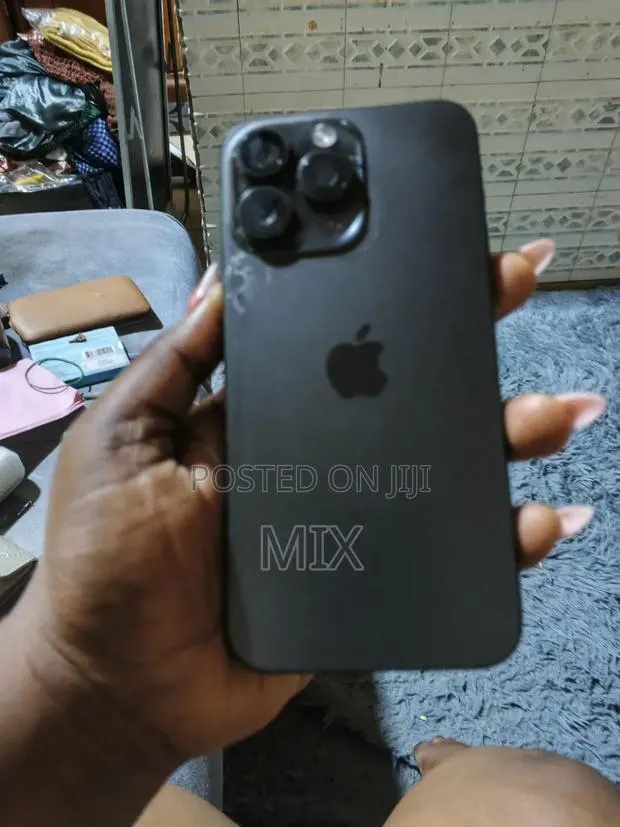 Apple iPhone 15 Pro Max 256 GB Black · Photo 1