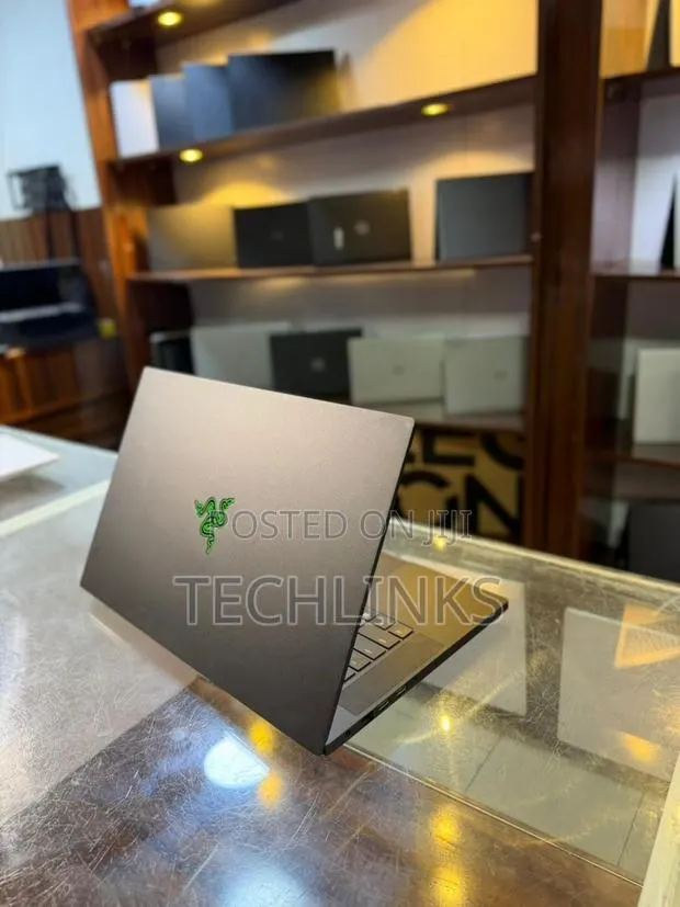 Laptop Razer Blade 8GB Intel Core i7 SSD 256GB · Photo 1