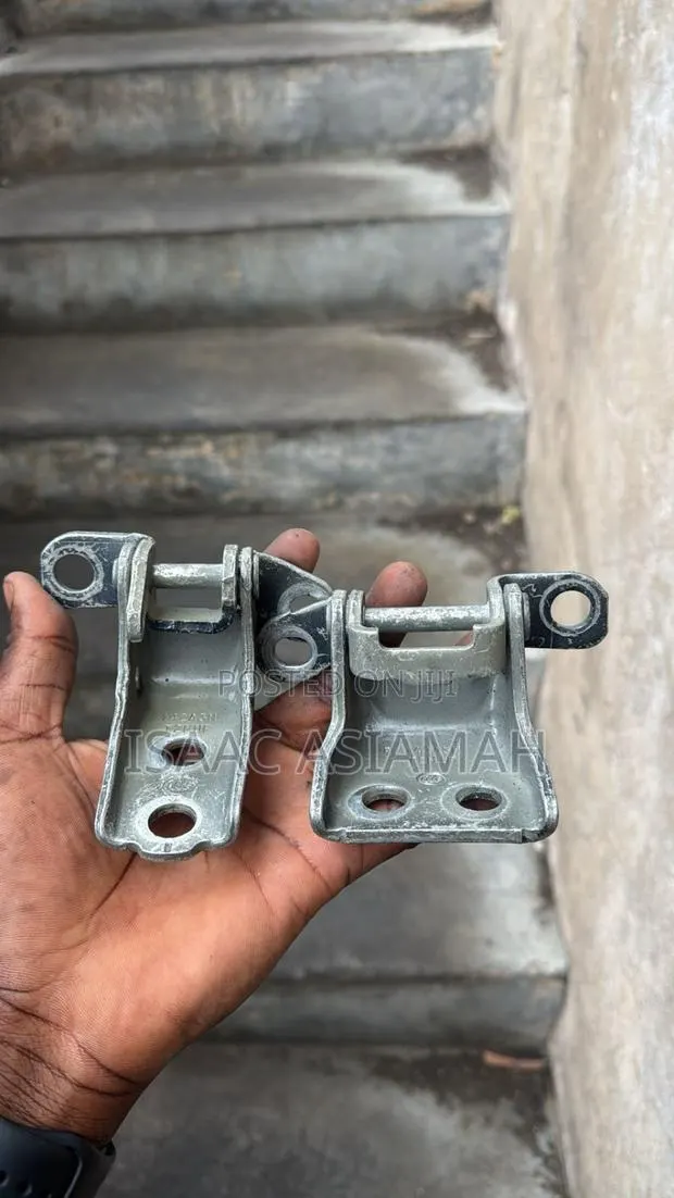 Accord 2016,2017,2018,2019,2020,2022,2023,2024,2025 Front Door Hinges · Photo 1