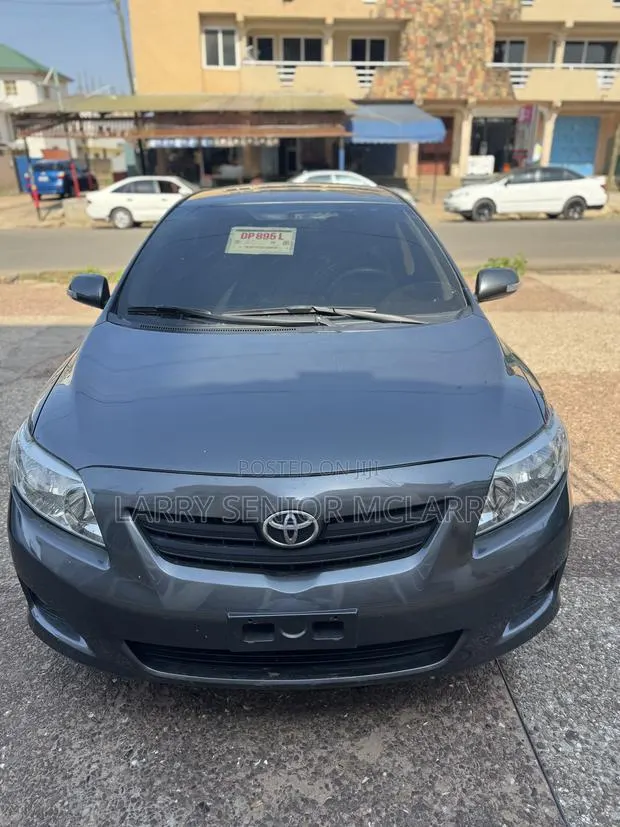 Toyota Corolla LE 4dr Sedan (1.8L 4cyl 4A) 2010 Gray · Photo 1