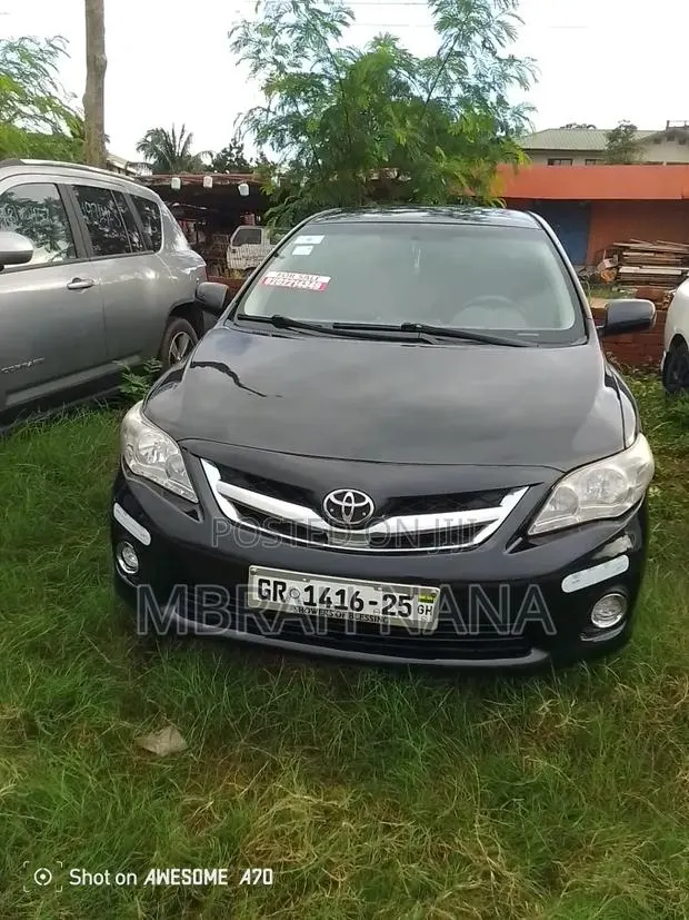 Toyota Corolla 2015 Black · Photo 1