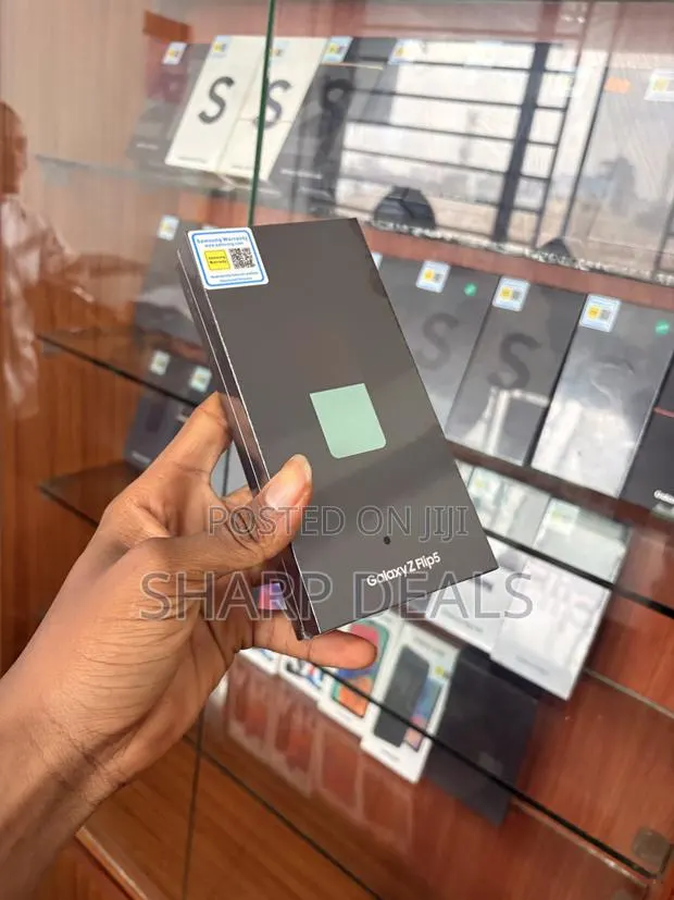 New Samsung Galaxy Z Flip5 256 GB Green · Photo 1
