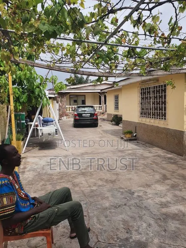6bdrm House in Dzowulu, Nyaho Medical Centre for sale · Photo 1