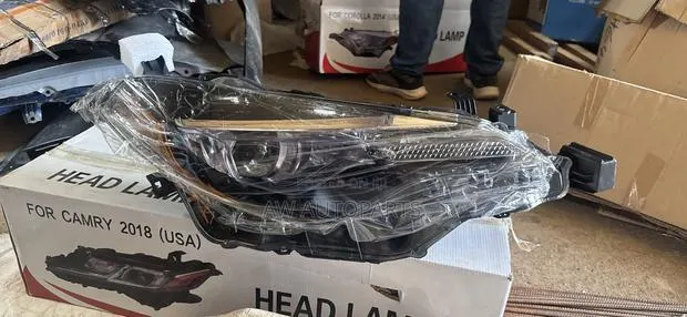 Toyota Corolla 2017-2019 Headlight Left · Photo 1