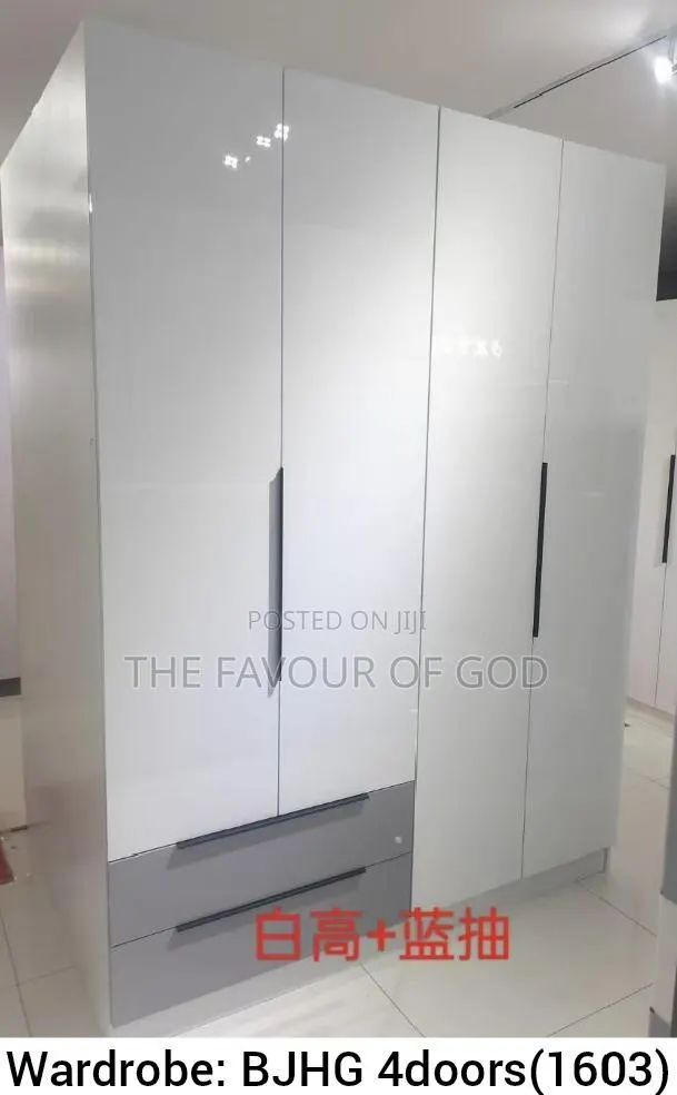 A Classic and Strong 4 Door Closet · Photo 1