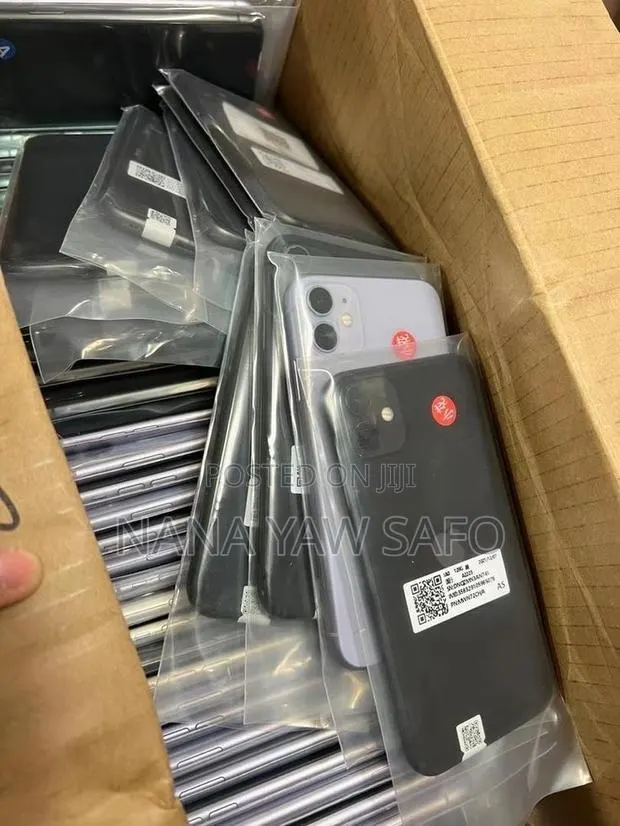 Apple iPhone 11 128 GB Black · Photo 1