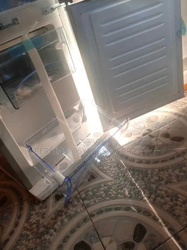 Lasting Refrigerator Flamino 165L Refrigerator · Photo 1