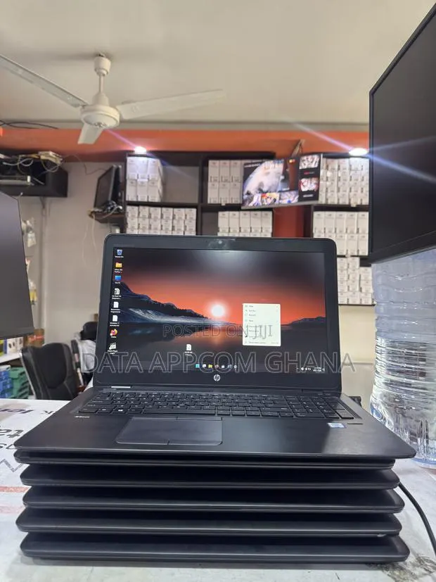 Laptop HP ZBook 15u G4 8GB Intel Core i7 SSD 256GB · Photo 1