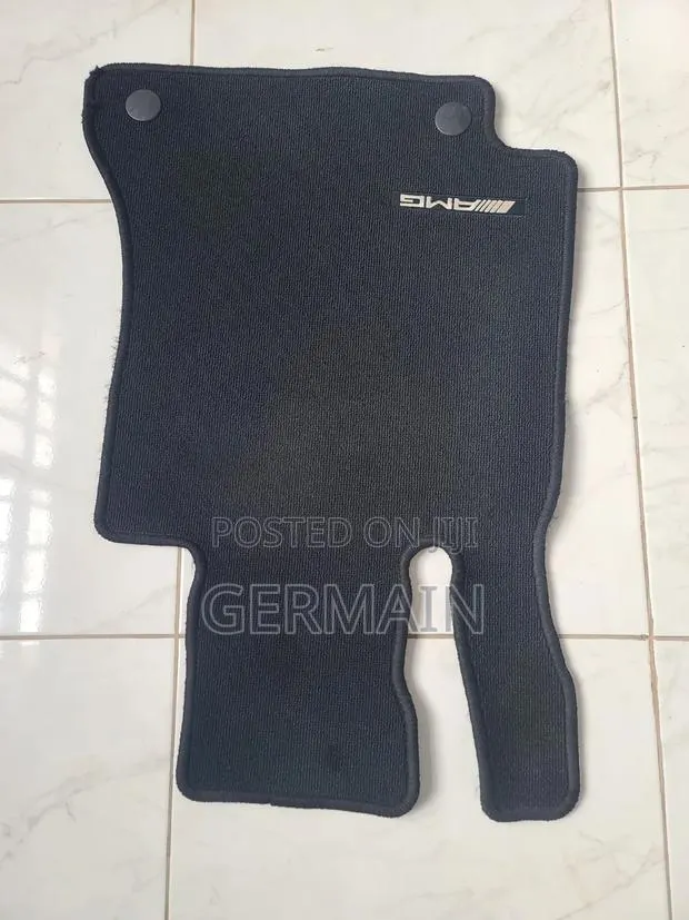 Mercedes-Benz C300, C43, E300 Origina Floor Carpets Set · Photo 1