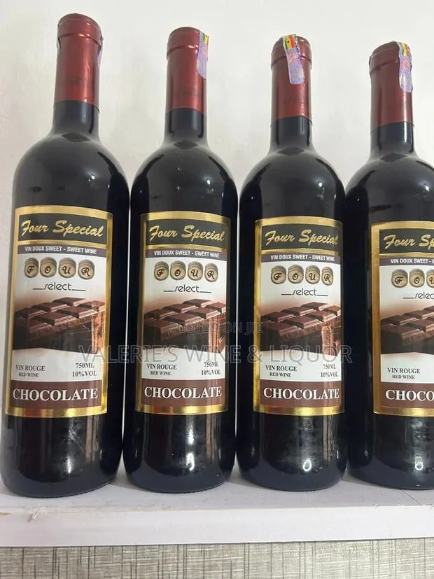 Four Special Sweet Red Chocolate Wine - 10% Alc (Spain) · Photo 1