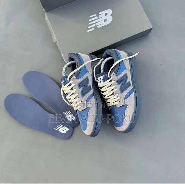 New Balance Panelled Lace-up Sneakers · Photo 1