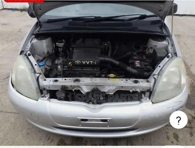 Toyota Vitz Engine 4 Plugs · Photo 1