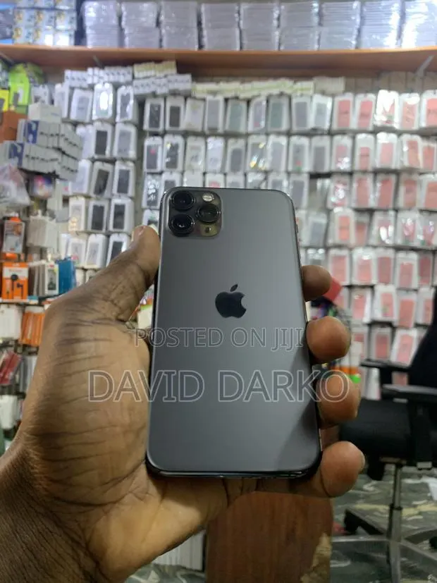 Apple iPhone 11 Pro 64 GB Gray · Photo 1