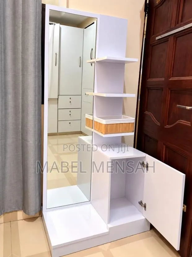 Dressing Mirror · Photo 1