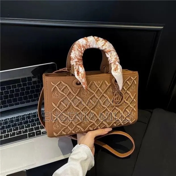 D Bag for Bossy Ladies · Photo 1