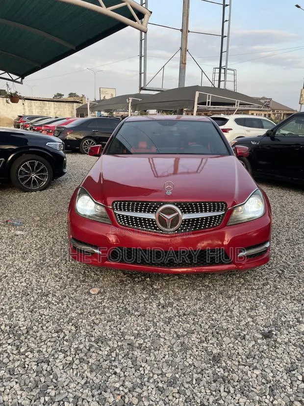 Mercedes-Benz C250 2013 Red · Photo 1