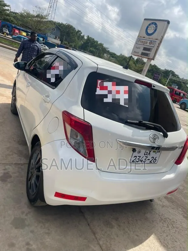 Toyota Vitz 2013 White · Photo 1