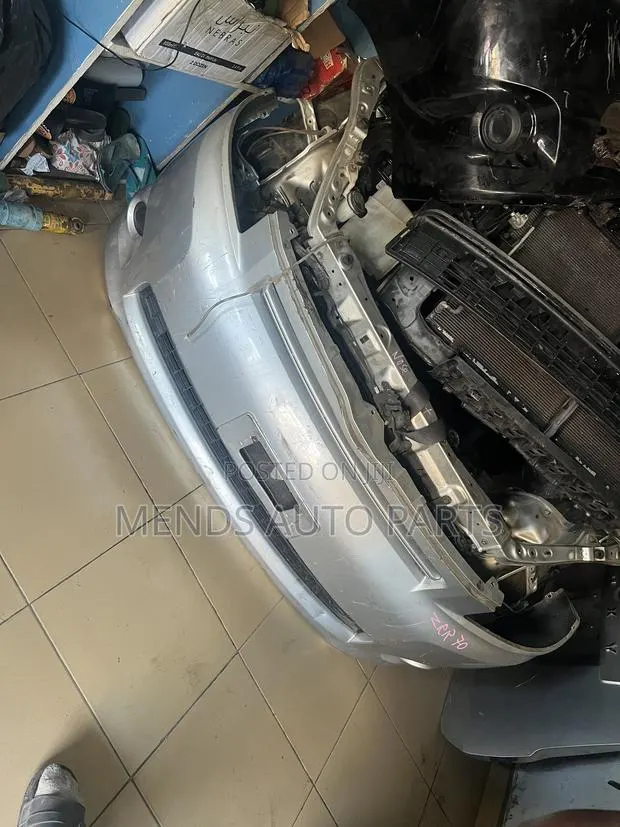 Toyota Voxy 2010 Front Cut · Photo 1