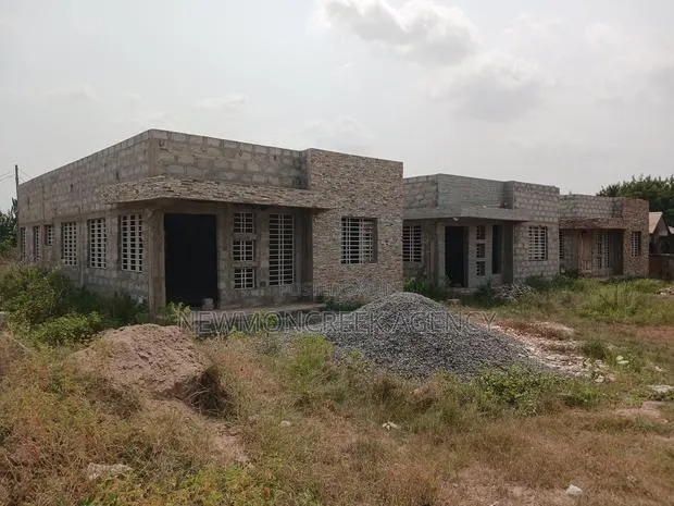 3bdrm Bungalow in Adenta Foster Home, Frafraha for sale · Photo 1