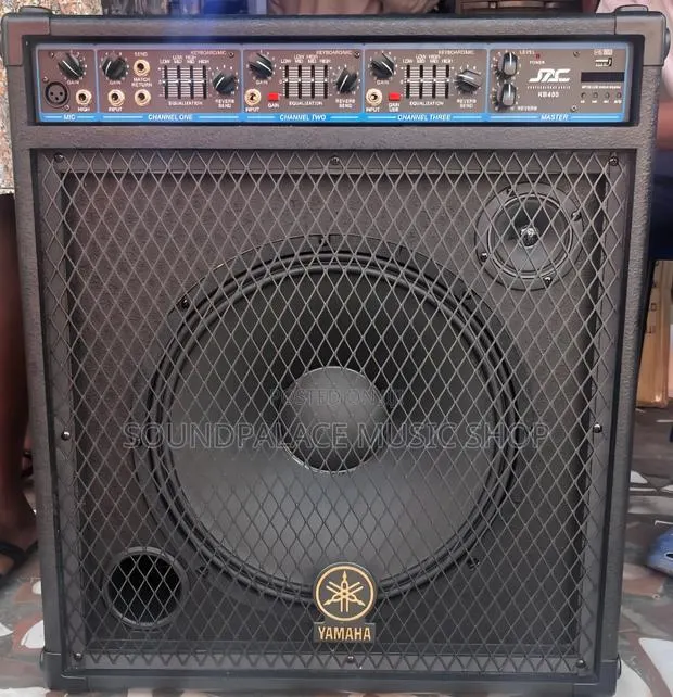 Yamaha KB400 Keyboard Combo Amplifier · Photo 1