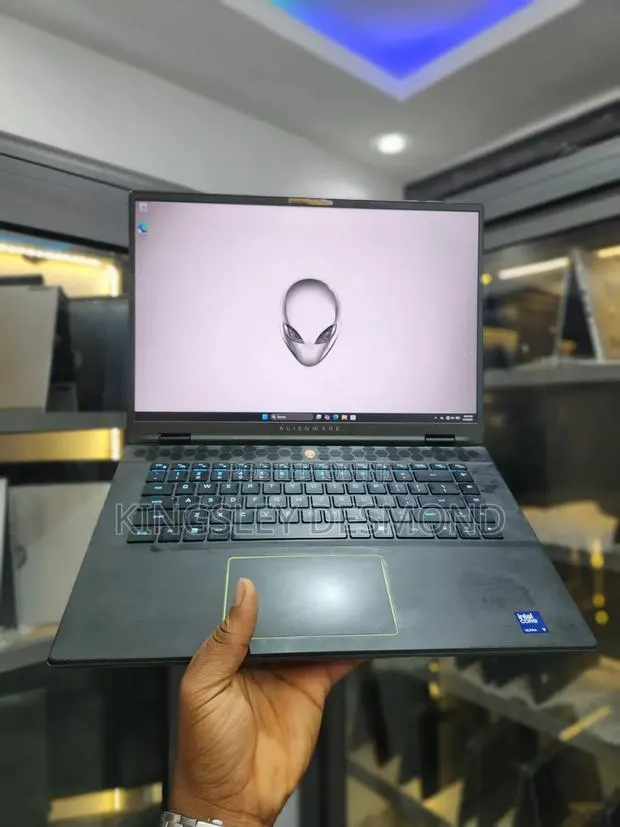 Laptop Alienware M16 R2 32GB Intel Core Ultra 9 SSD 1T · Photo 1