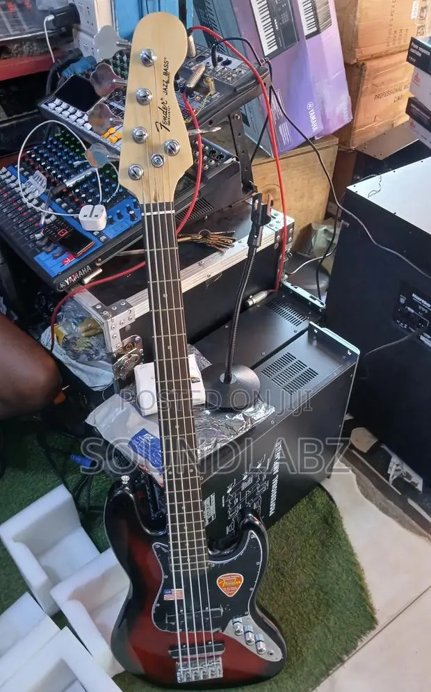 Fender Jazz Bass Passive Guitar · Photo 1