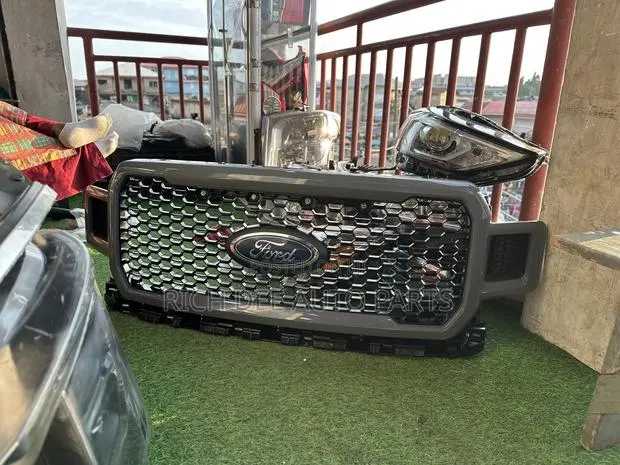 Ford F-150 2018-2020 Grill/Shells F-150 2018, 2019, 2020 Top Shells · Photo 1
