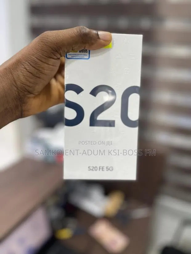 New Samsung Galaxy S20 FE 5G 128 GB Black · Photo 1