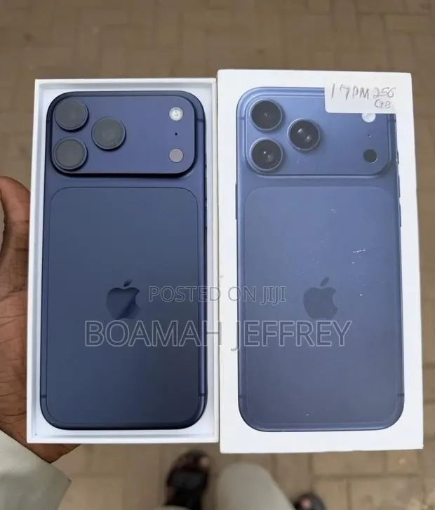 Apple iPhone 17 Pro Max 256 GB Blue · Photo 1