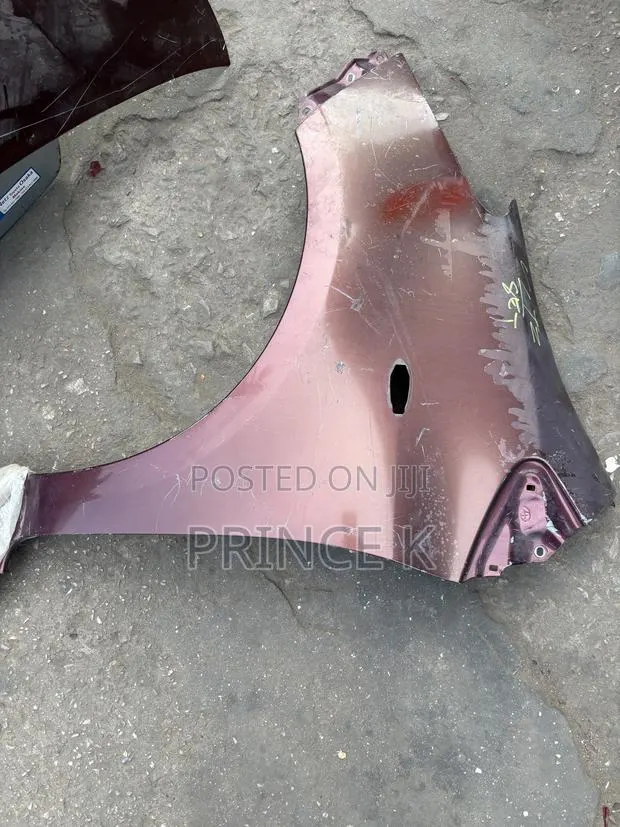 Toyota Vitz Fenders · Photo 1