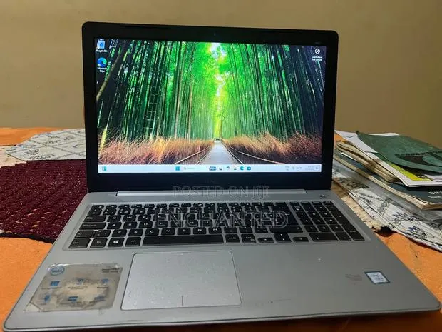 Laptop Dell Inspiron 11 3000 4GB Intel Core i5 HDD 32GB · Photo 1