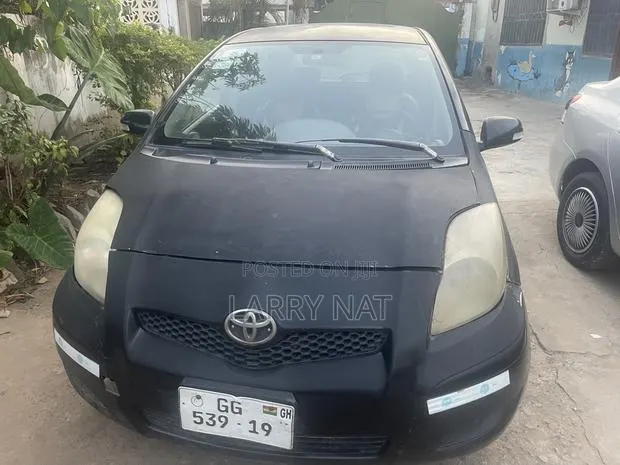 Toyota Vitz 1.0 FWD 3dr 2010 Black · Photo 1